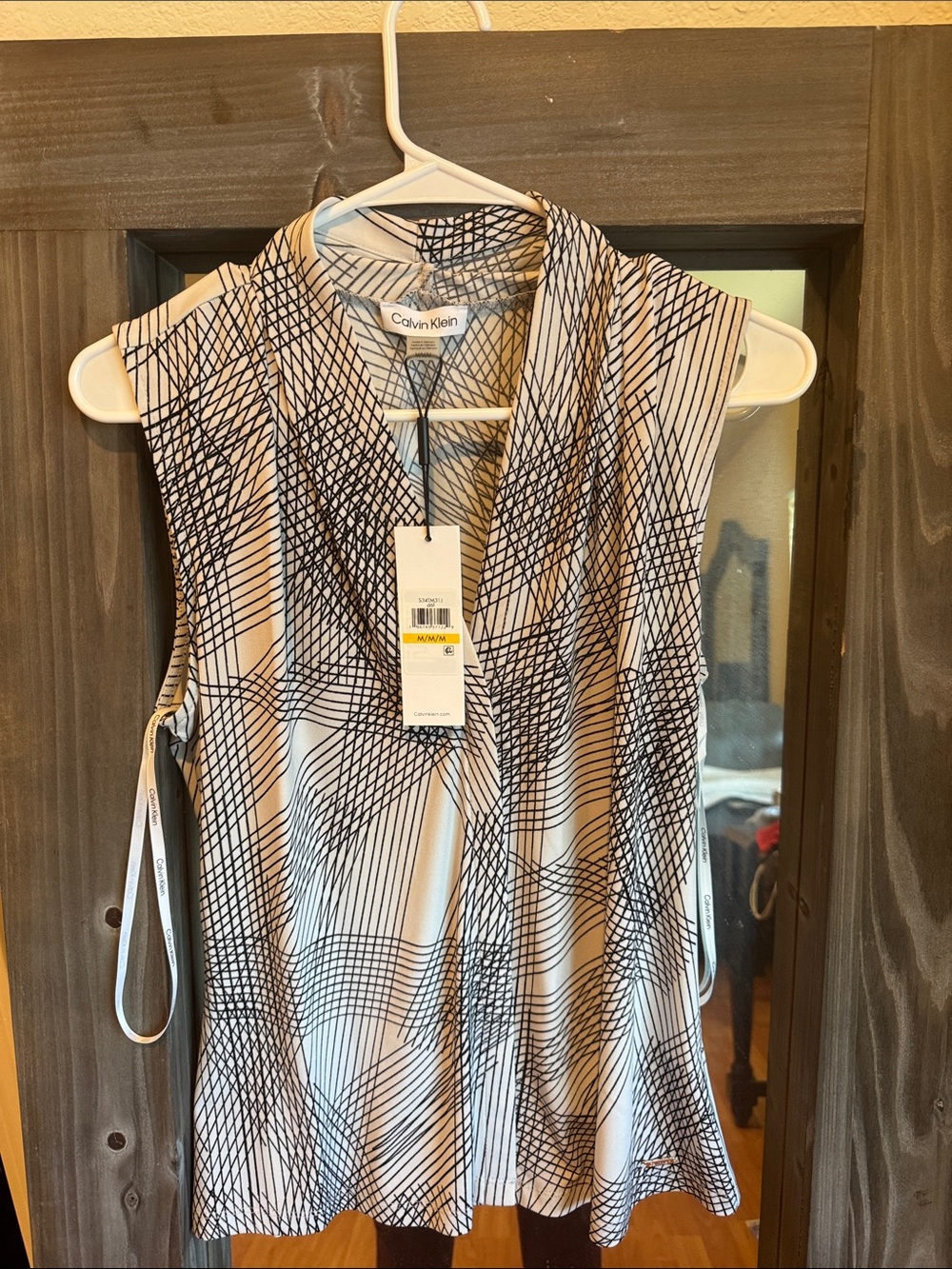 Calvin Klein Black and White Printed Sleeveless V-Neck Camisole